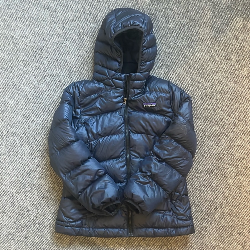 Patagonia Kids Navy Hi-loft Down Sweater Puffer Jacket with Hood Small 7/8